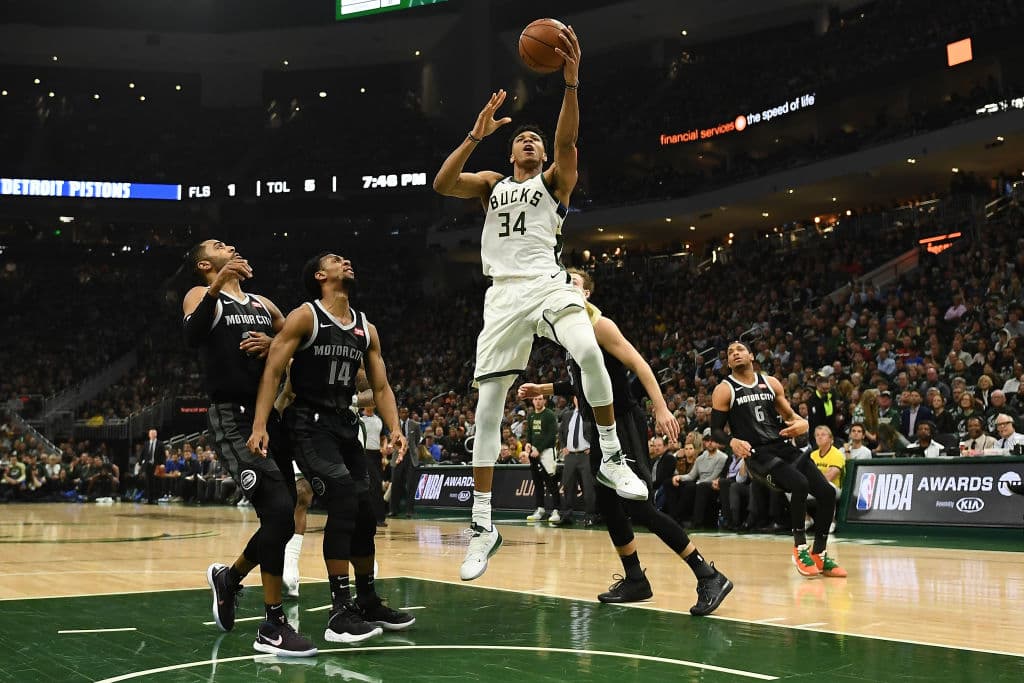 Con una sólida actuación de Giannis Antetokounmpo (34) los Milwaukee Bucks están a la mitad de la ruta para eliminar a los Detroit Pistons luego de vencerlos por 120-99 en el Fiserv Forum y comandar 2-0 su serie de Playoffs de primera ronda de la Conferencia del Este.