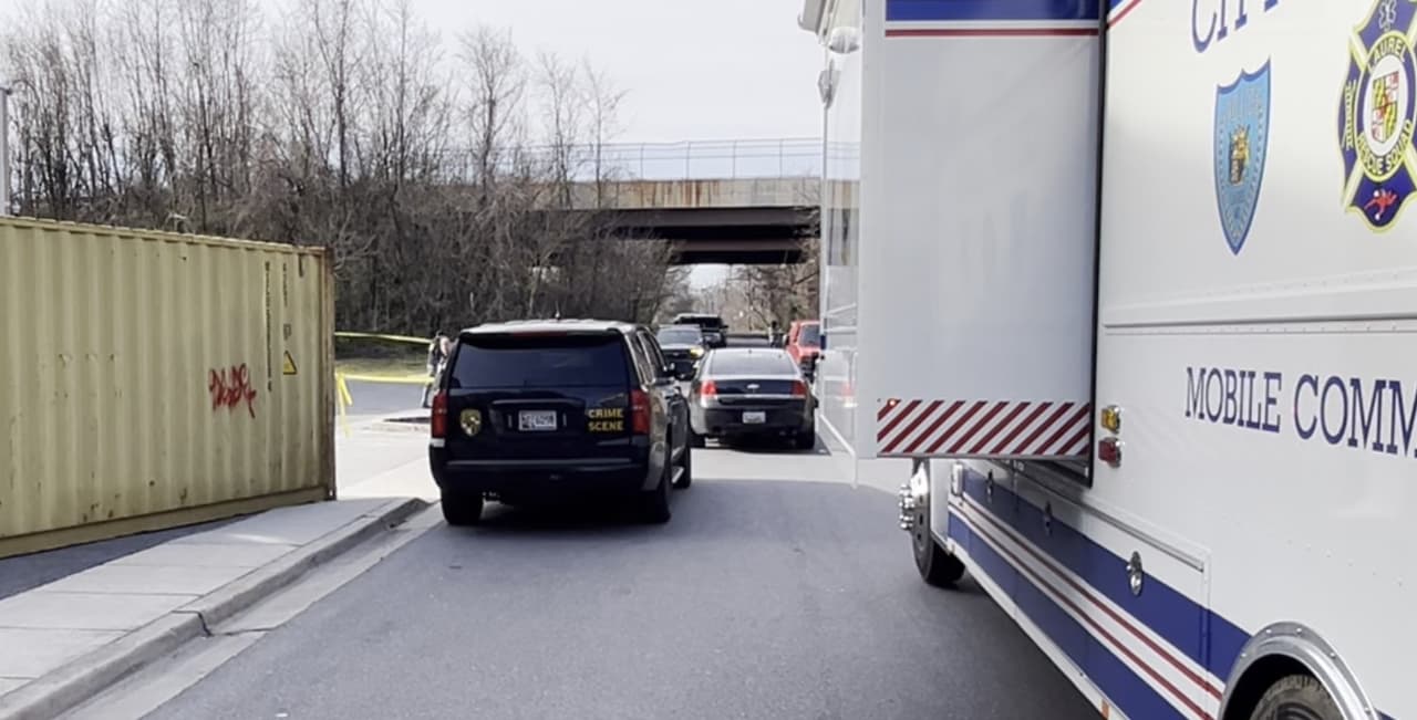 La policía pide a la comunidad que comparta toda información que pueda ayudar a esclarecer este hecho.