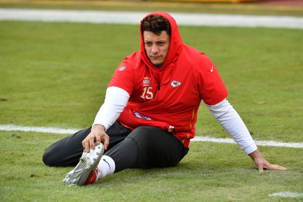 Tom Brady tuvo su primera salida como titular en la NFL el 23 de septiembre de 2001. Un día antes, Pat Mahomes, papá de Patrick Mahomes, lanzó 1.1 innings para los Texas Rangers.