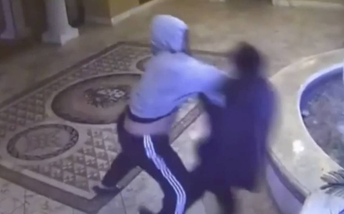 “No quiero que le haga eso a nadie más”: hispano es atacado sin motivo aparente en el centro de Los Ángeles