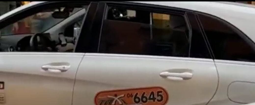 El video comenzó a circular en redes sociales desde el pasado fin de semana y de inmediato se viralizó y llegó a los titulares de los medios con todo y la polémica que ha generado. 
<br>