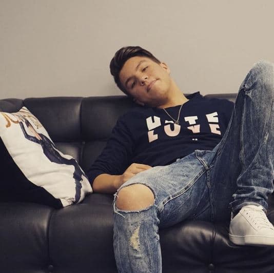 Comenzó a subir sus temas a las redes sociales y tuvo mucha aceptación.