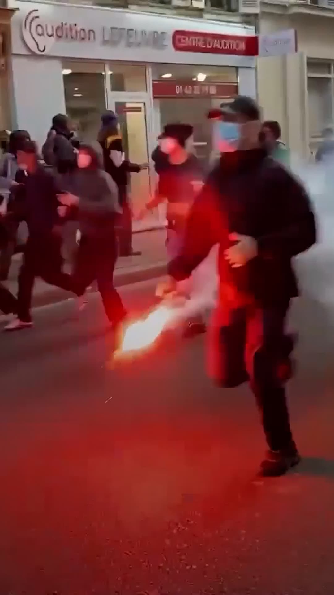 Violentos disturbios en París durante protestas estudiantiles por falta de recursos escolares