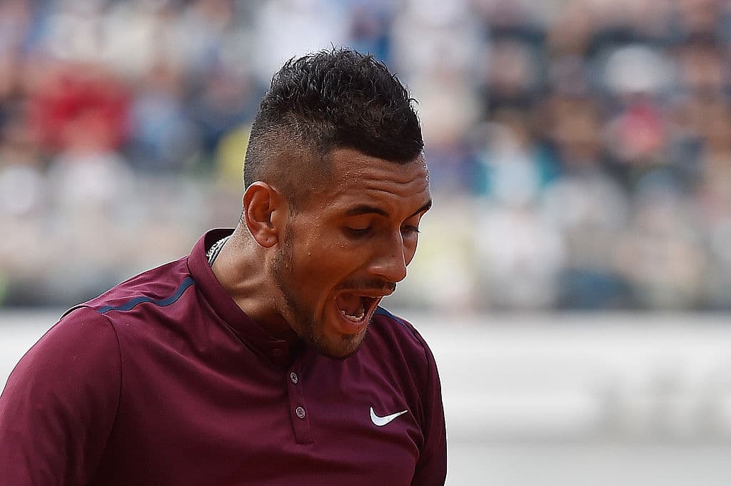 En el Masters 1000 de Roma, el árbitro lo castigó por conducta antideportiva hacia la grada, fue cuando rompió su raqueta, pateó una botella y lanzó la silla en medio de la pista. Fue descalificado.