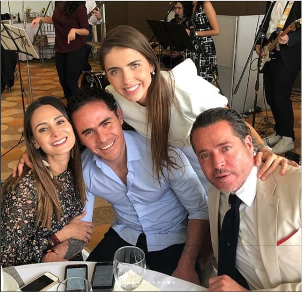 La actriz de 'La sombra del pasado' posó muy contenta en las fotos familiares.