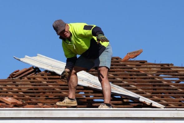 Aquellas labores realizadas en o cerca de un tejado.