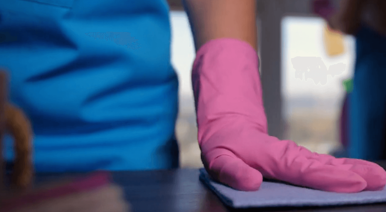 “Empezó a gritarme groserías en inglés”: Hispana denuncia discriminación en su trabajo 