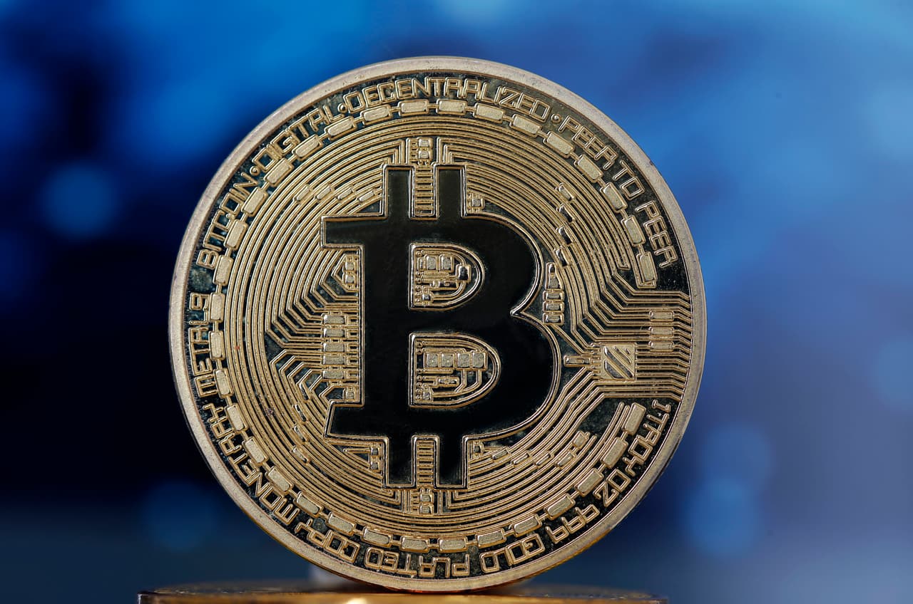 Bitcoin se recupera de las enormes pérdidas recientes: se cotiza por encima de los 8,000 dólares