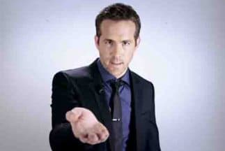 El actor Ryan Reynolds participó en este optimista video.  Foto tomada del video de Youtube.