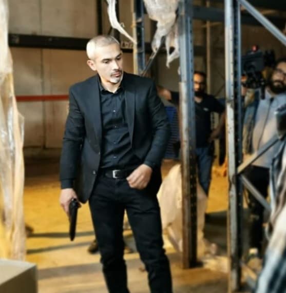 Según la funcionaria, el incidente de los actores se dio 
<b>tras haber terminado</b> una de las escenas y no durante un ensayo, como originalmente se dijo.