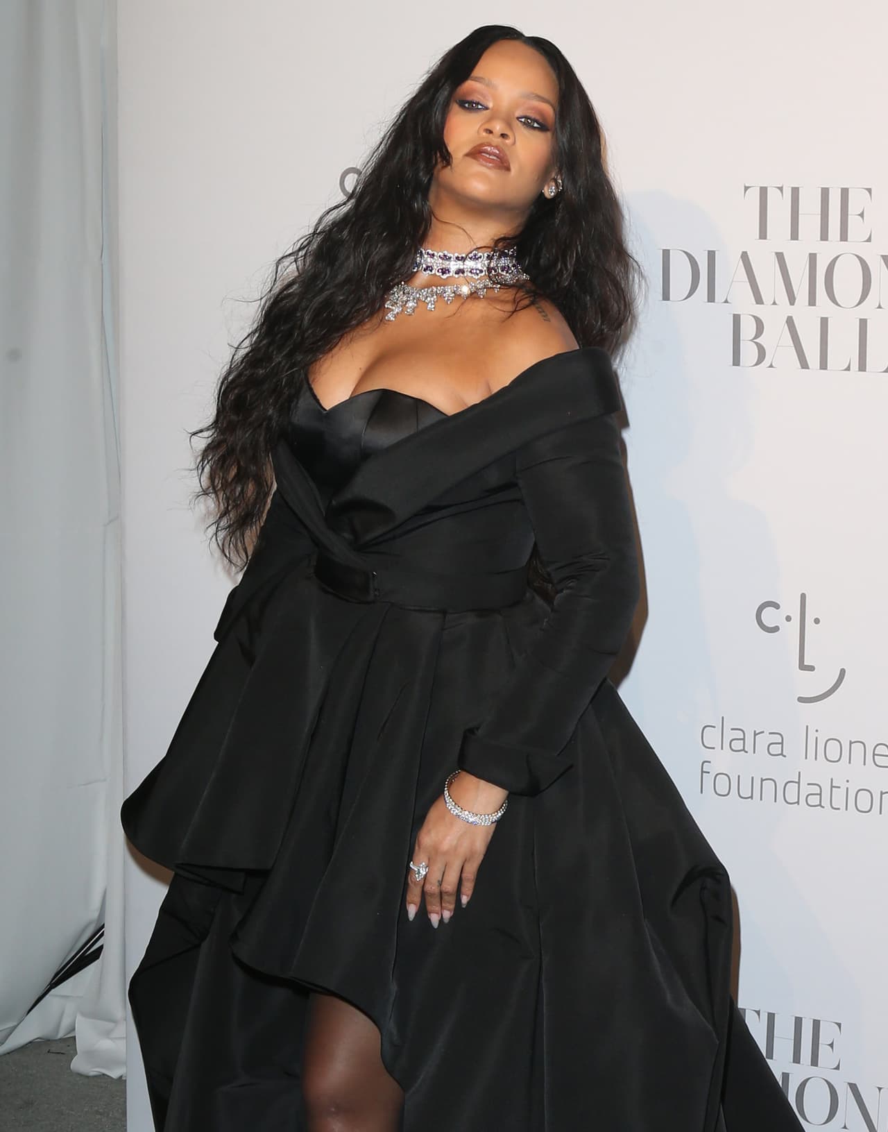 La Diamond Ball es una gala benéfica que Rihanna ha organizado desde 2014, esto con el fin de recaudar fondos para la organización The Clara Lionel Foundation.