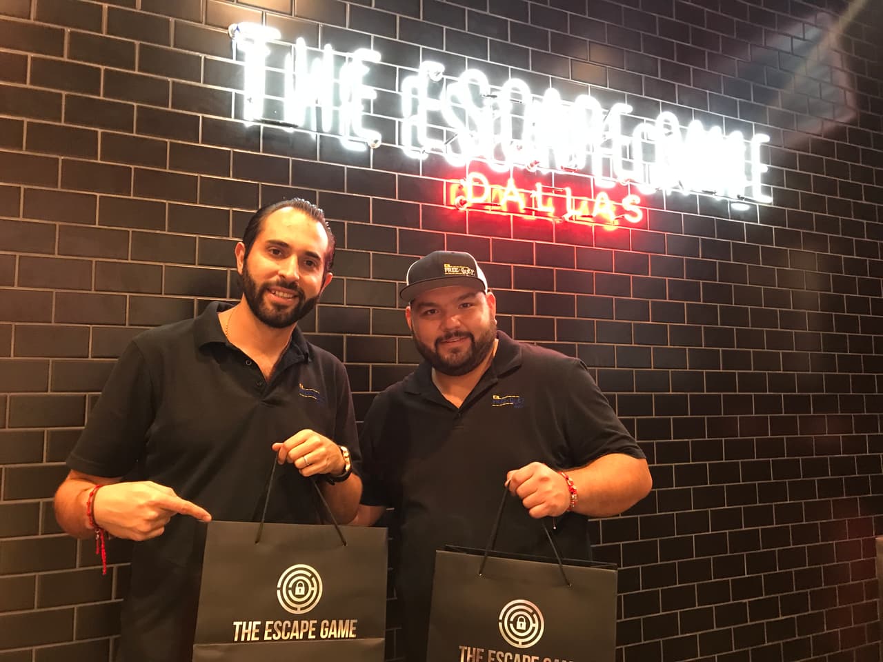 Los tres locutores se fueron a las calles de Dallas y tuvieron la oportunidad de conocer algunos de sus seguidores.