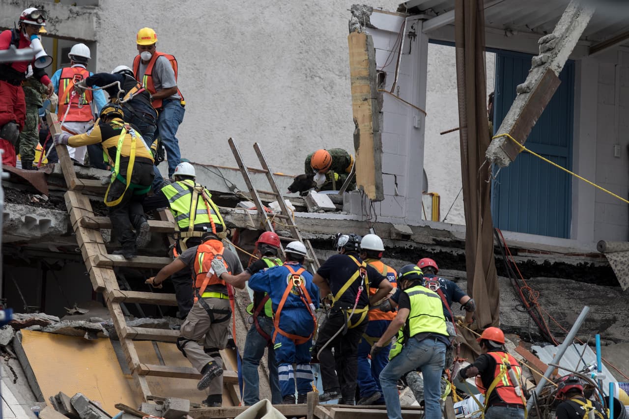 México continúa las labores de rescate mientras se reducen a cada minuto las esperanzas de encontrar sobrevivientes