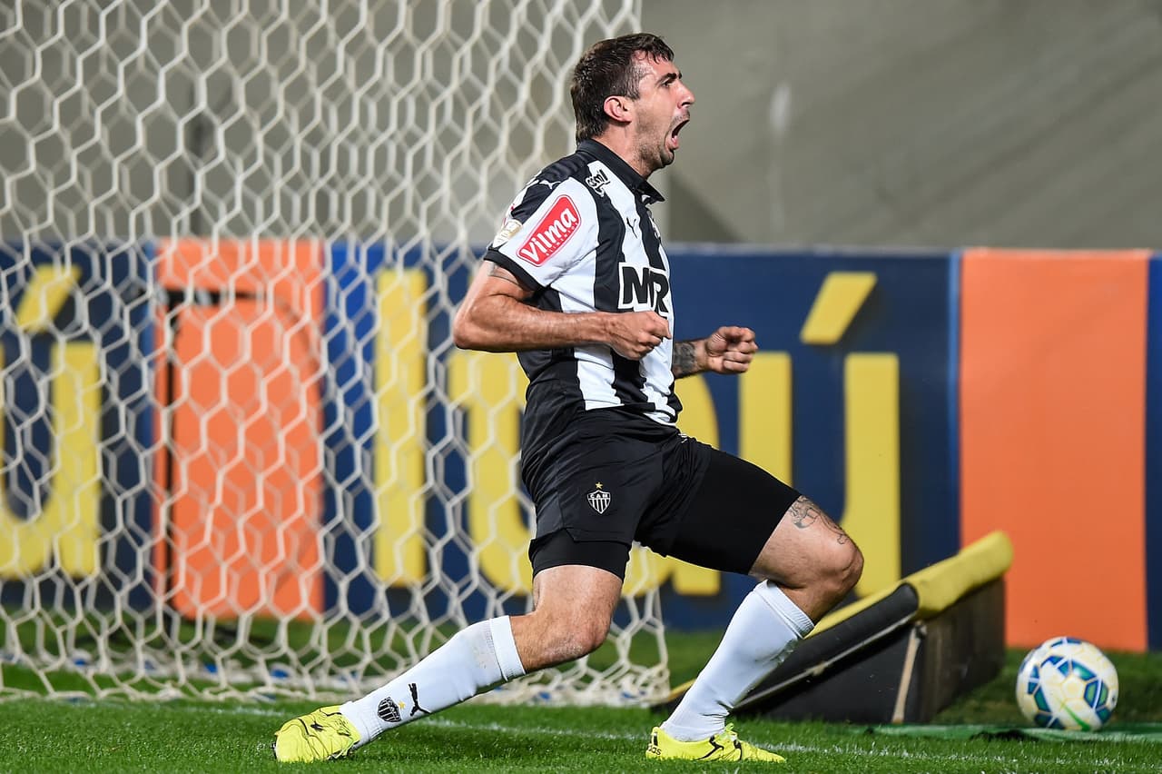 Atlético Mineiro gana y se acerca al líder Corinthians