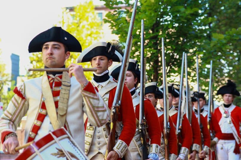 <b><a href="https://www.amrevmuseum.org/events/occupied-philadelphia-2022">Occupied Philadelphia at the Museum of the American Revolution (5 y 6 de noviembre)</a></b>: Este evento de un fin de semana examina el período de nueve meses en 1777 cuando las fuerzas británicas ocuparon Filadelfia. El fin de semana presenta recorridos a pie especiales y actividades para toda la familia que exploran cómo era la vida de los habitantes de Filadelfia durante la ocupación.