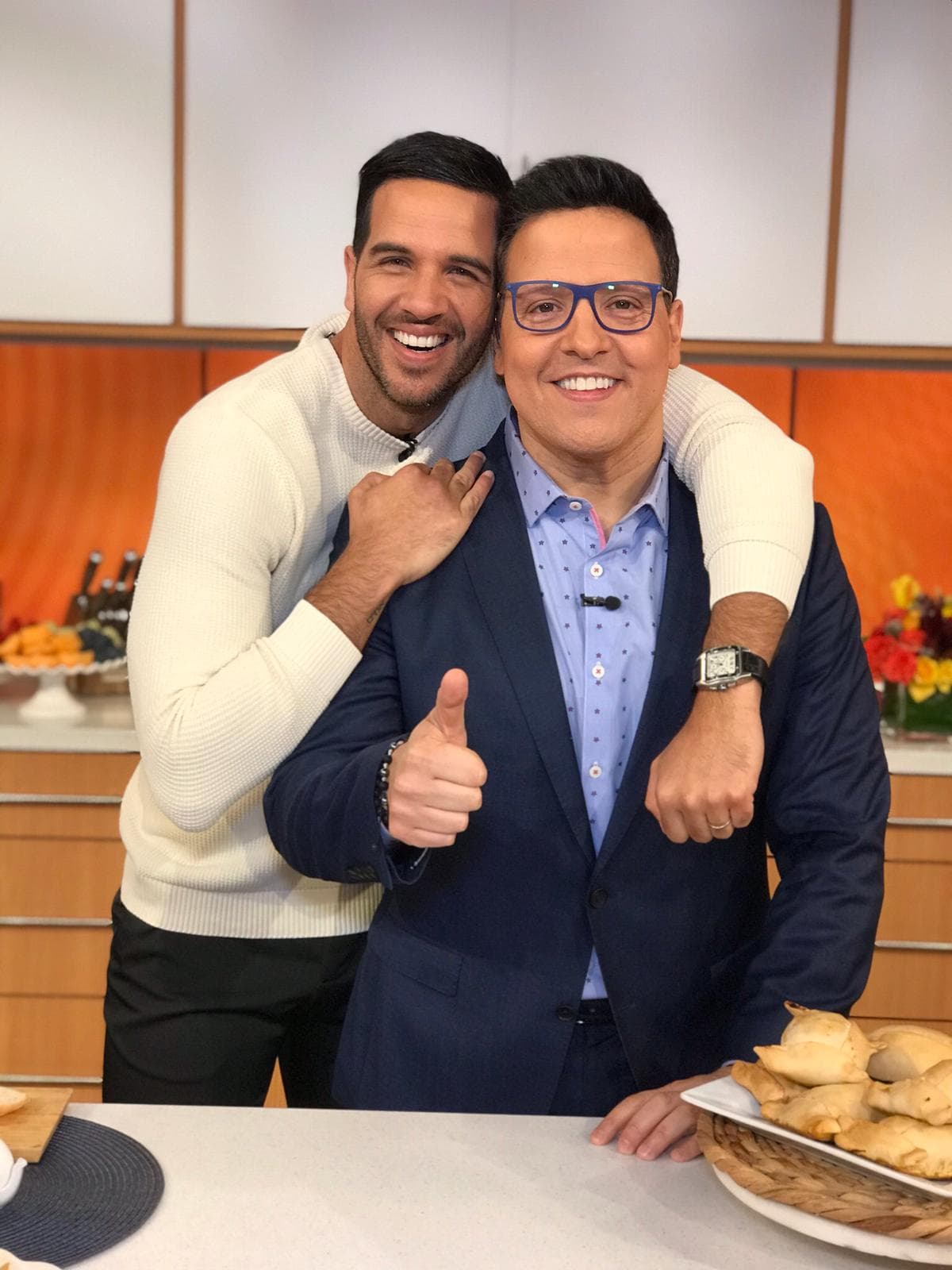 El conductor, que esta semana firmó un contrato de exclusividad con Univision, dijo estar feliz por el nuevo comienzo. Raúl considera este suceso como "un renacer en mi vida personal y en la profesional".