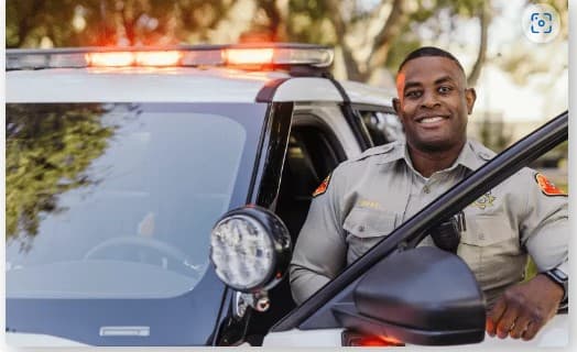 El Departamento de Recursos Humanos a través de su página de Facebook enviaron un mensaje para todos los interesados: "Si está buscando marcar la diferencia en su comunidad, ¡solicite hoy para unirse a nuestro equipo!".
