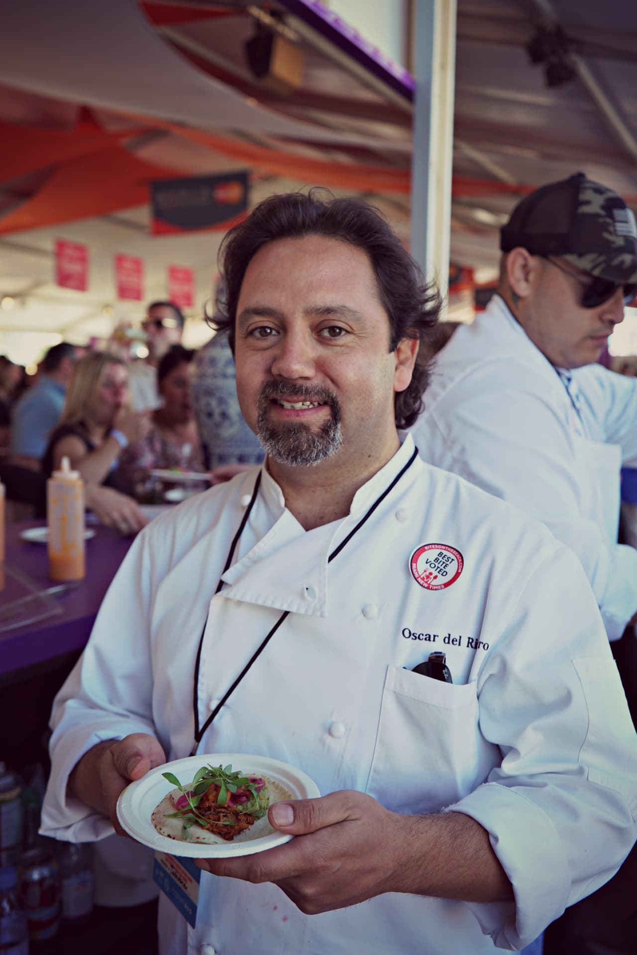 Oscar del Río del restaurante Talavera en Coral Gables (2299 Ponce De Leon Blvd) preparó un taco de cochinita pibil con salsa de chile habanero, el más picante de la cocina mexicana.