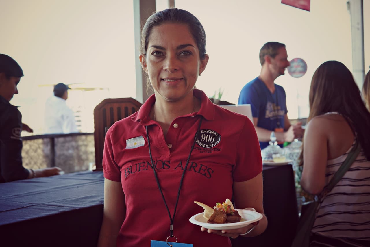 Maria Jacques del restaurante Novecento (1414 Brickell Avenue) preparó una costilla corta de res braseada.