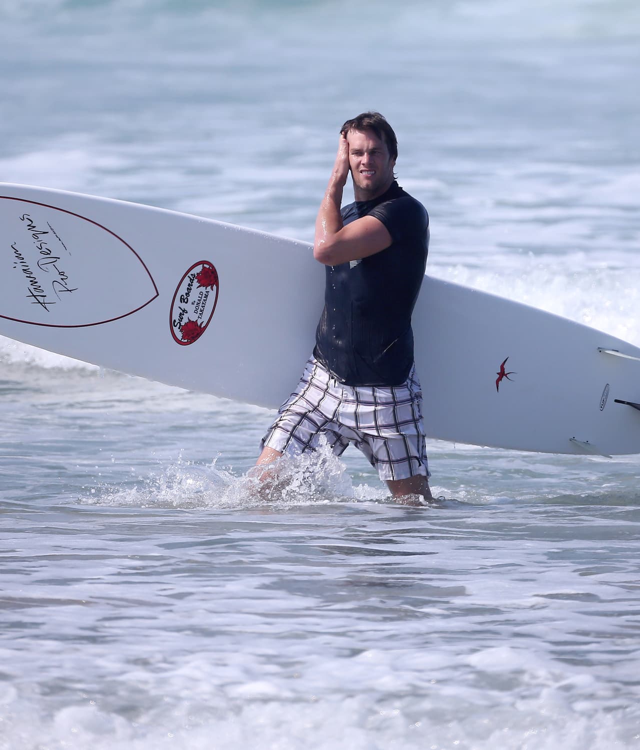 Tom y Gisele salieron del mar tras casi una hora.