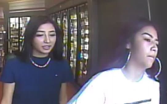 Las mujeres entre 17 y 21 años de edad fueron captadas en cámara.