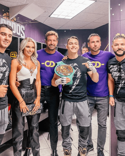 Aunque han sido fuertemente criticados, sobre todo después de que Geraldine Bazán declaró que Gabriel Soto inició su relación con Irina Baeva desde que estaba casado con ella, la pareja ha defendido su amor.