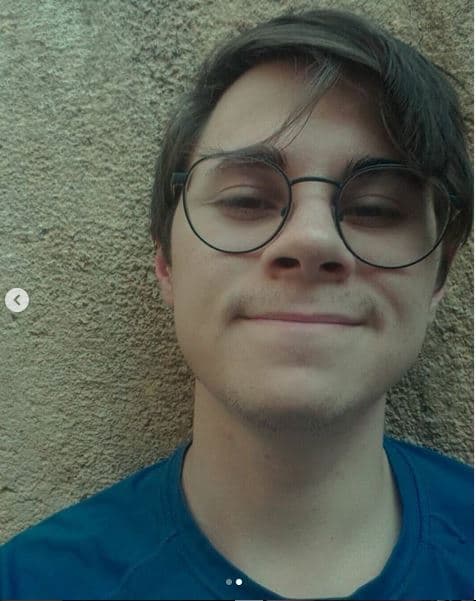 El público brasileño prácticamente lo vio crecer en la televisión desde los 6 años. Fue muy conocido por su personaje de Paçoca en la versión brasileña de la telenovela 'Chiquititas', que se emitió en el año 2013. La telenovela estaba basada en la versión argentina de finales de la década de 1990.
<br>