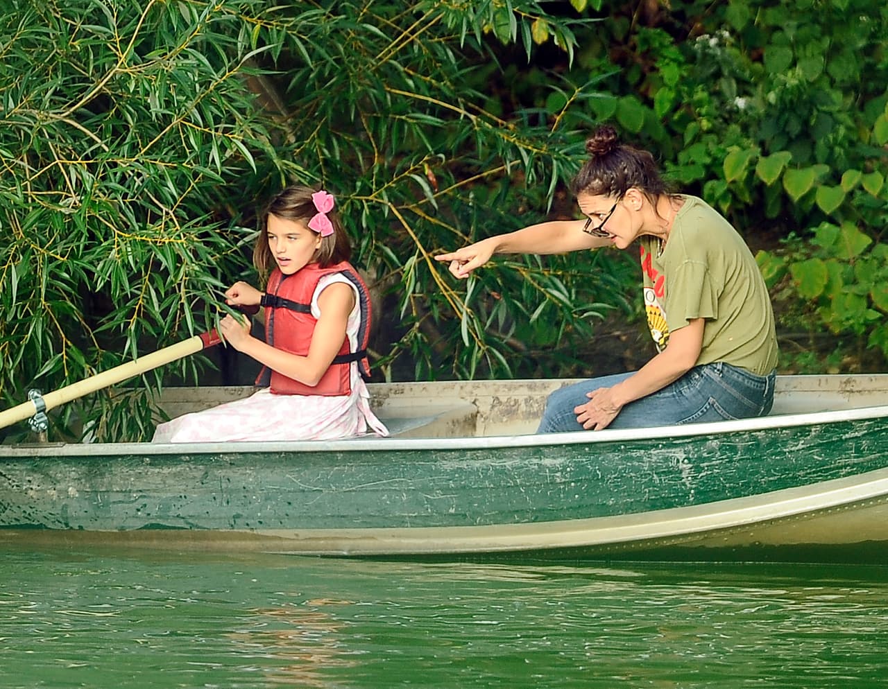 Suri chocó varias veces contra plantas y árboles, y Katie le ayudaba a salir.