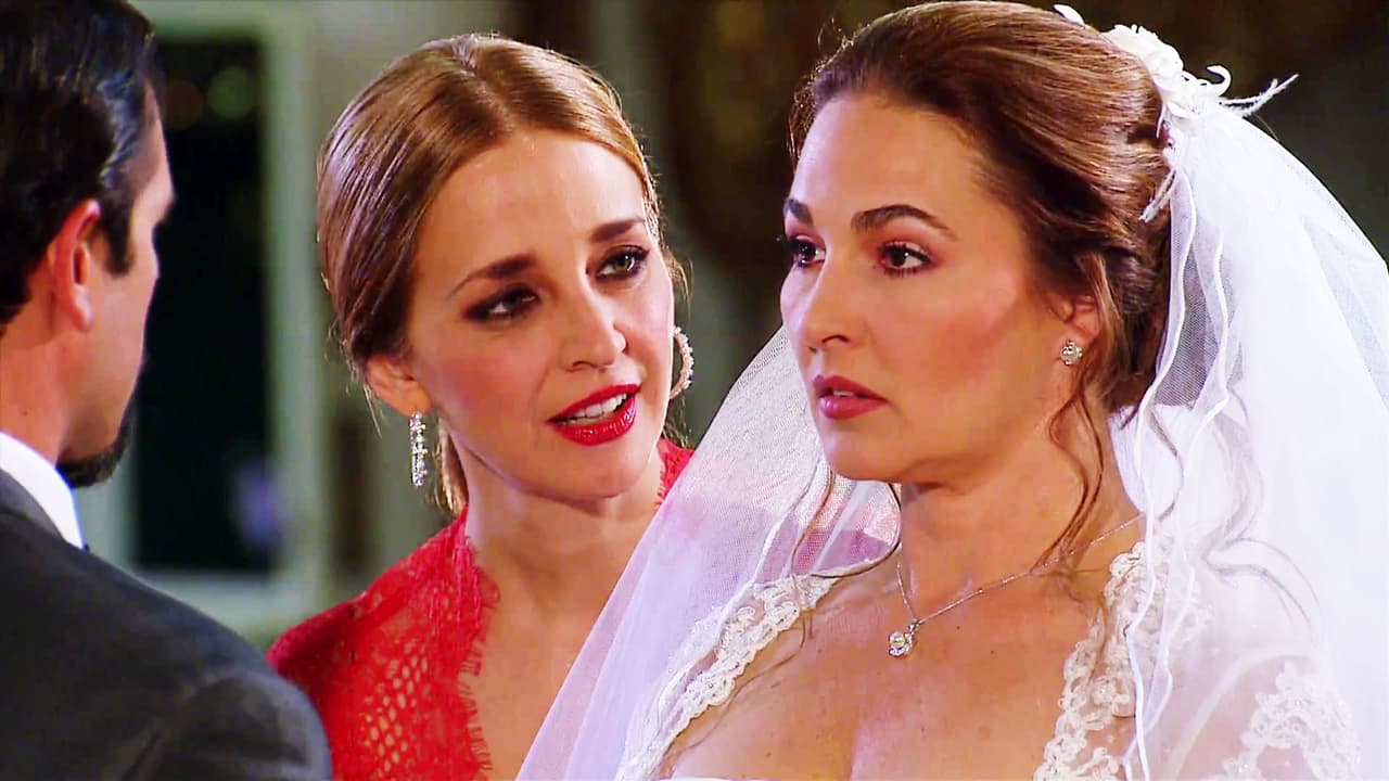 ¡Ahhh! Pero la malvada Rebeca arruinó por segunda vez su gran día al aparecerse en pleto altar y desearle la mayor de las felicidades. Sin embargo, Magdalena no dejó que nada empañara su fiesta y olvidó el veneno de su hermana.