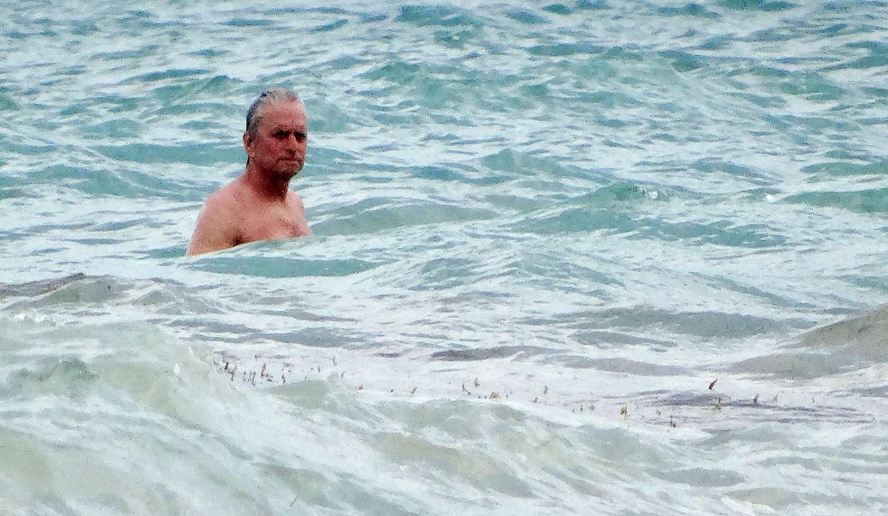 Solito, se metió al mar.