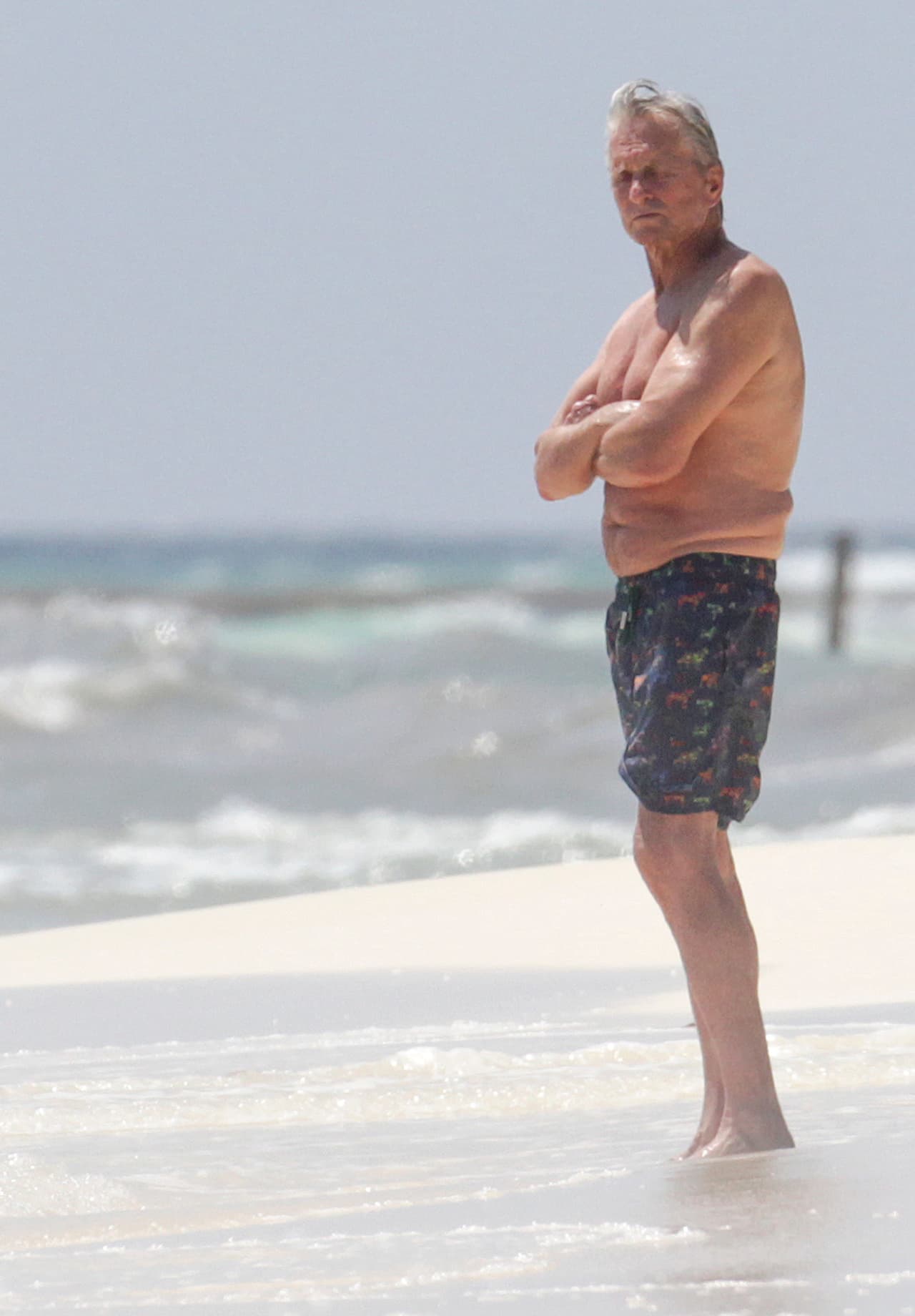 El actor de 71 años disfrutaba del paisaje y la brisa del mar.