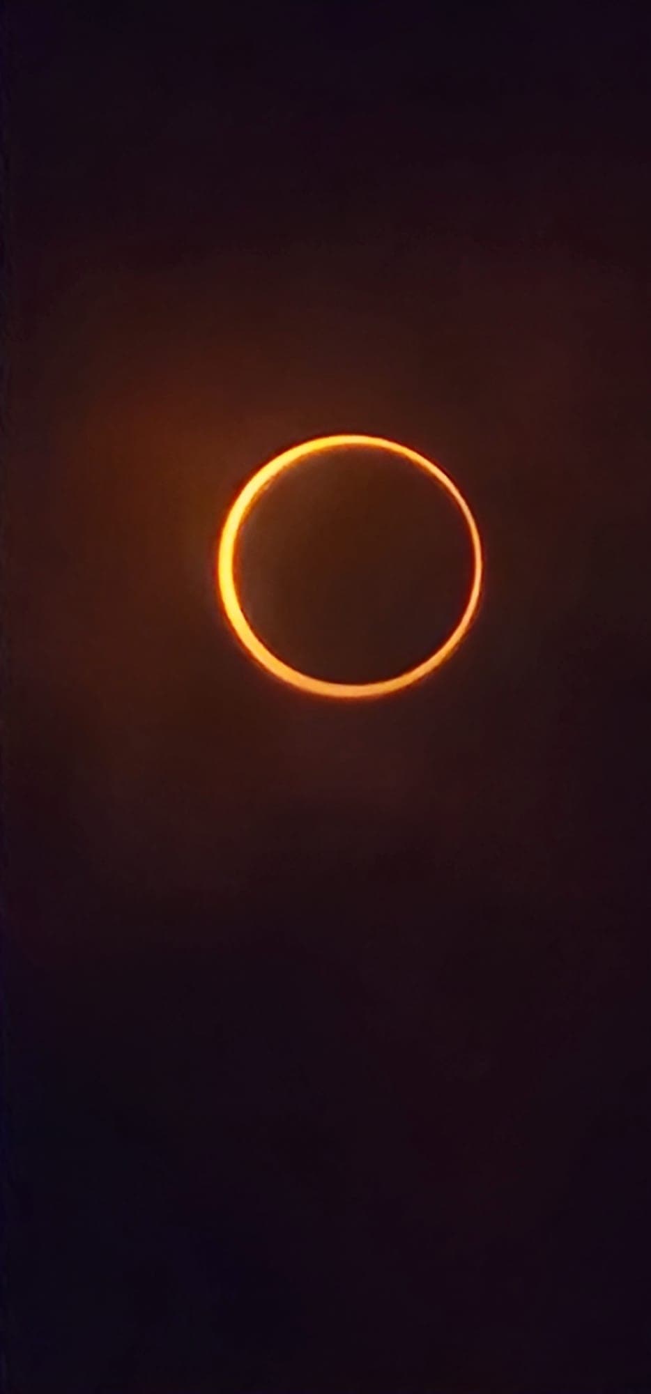 Pocas veces se puede apreciar algo así, pero lo más importante fue cuando el pueblo de Keerville se oscureció por un momento. "Estamos tan cerca del anillo de fuego que yo nunca he visto en mi vida", dijo Elizabeth Landau, especialista de la NASA.