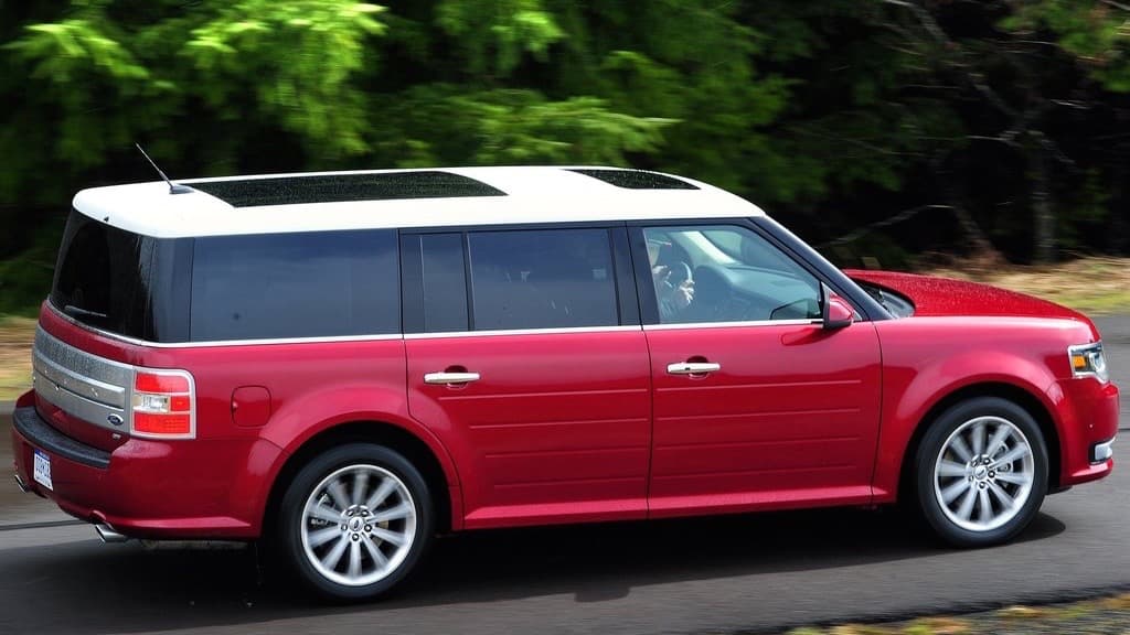 Sin embargo la Flex tiene una audiencia fiel sobre todo en las costas y es particularmente popular en el estado de California. Lo que le salvó la vida hasta 2020, cuando según los rumores no será sustituida por un reemplazo directo. Cuenten a la Flex entre mis favoritas de hoy en día . . . y no, no la compraría. Es muy grande para mis necesidades.