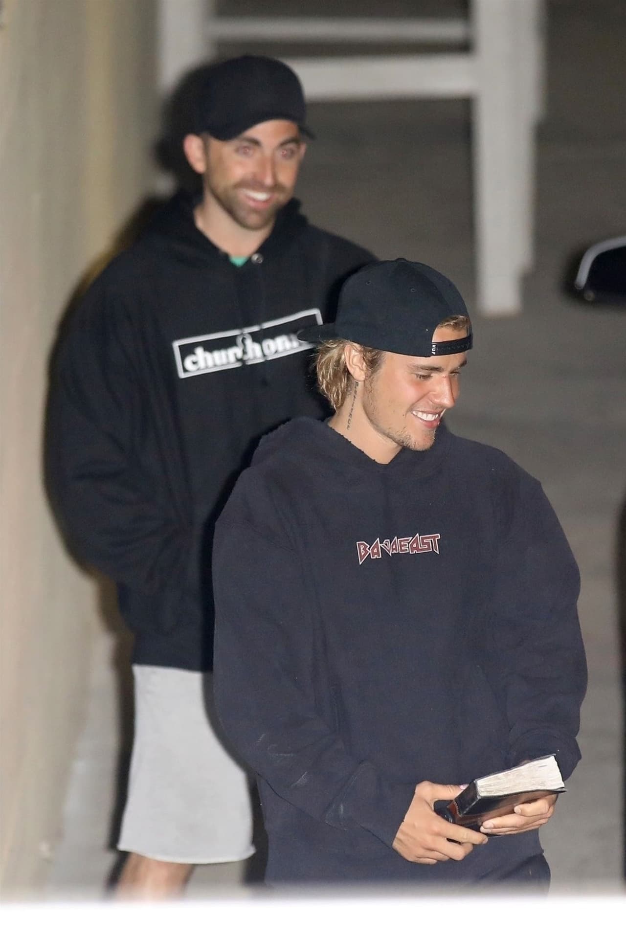 Bieber no perdió tiempo y el mes pasado fue capturado saliendo de un concierto con la ex reina de belleza Baskin Champion, a quien varios medios han bautizado como su nueva pareja.