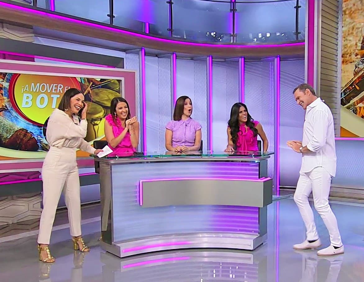 El momento de definir un ganador se acercaba y el jurado tenía que inclinarse por solo uno de los presentadores de Despierta América. Karla emocionó a todos mandando a corte comercial antes de mencionar al ganador, sin embargo, en pocos segundos las chicas tenían decidido que Alan fue el rey del baile.