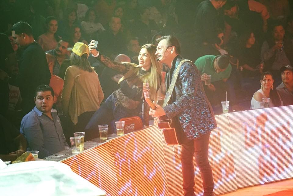 Los hermanos Hernández se dejan 'apapachar' por sus fans y por eso sus shows pueden durar hasta cuatro o más horas.