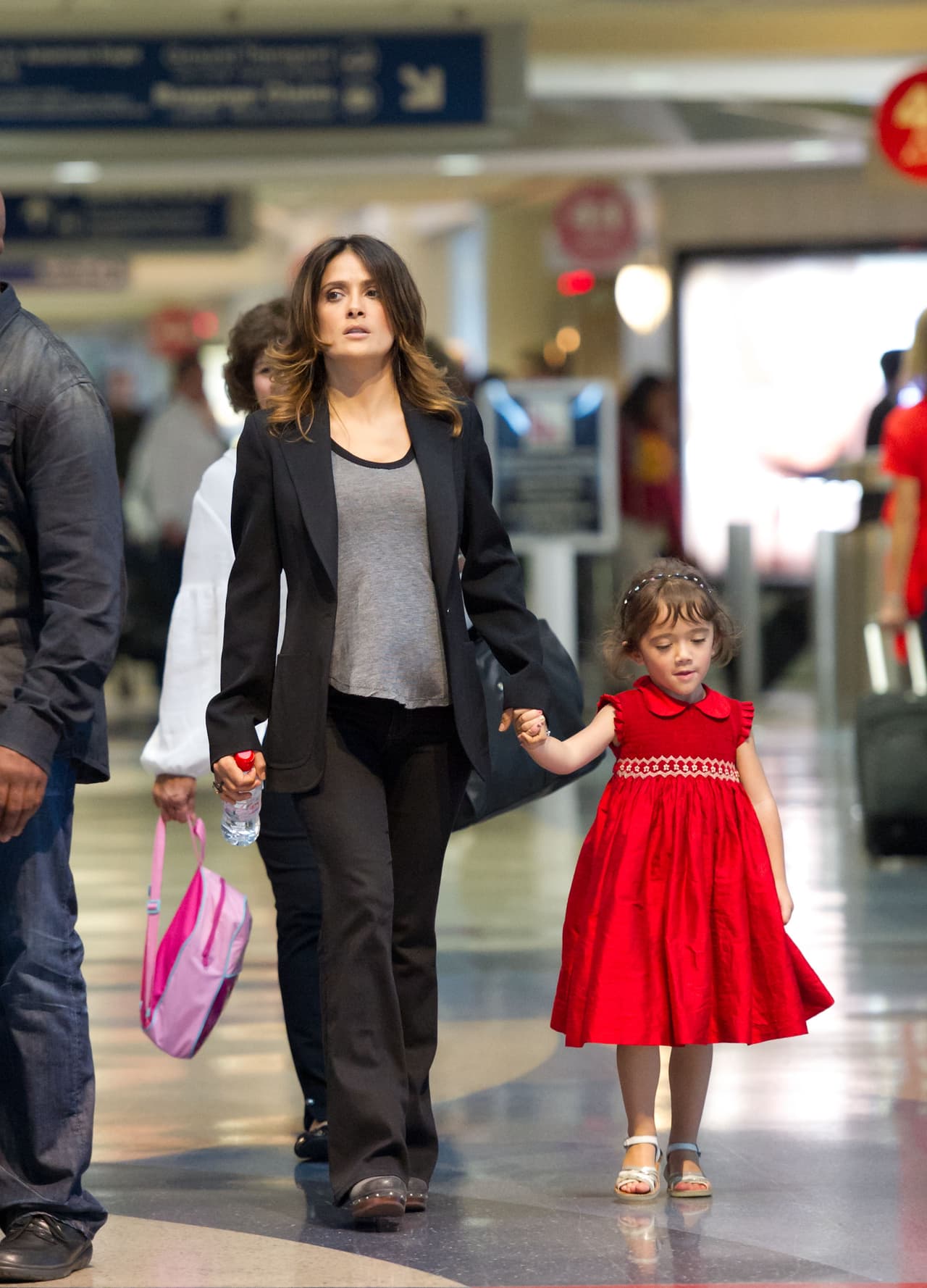 Valentina Paloma Pinault Hayek nació el 21 de septiembre de 2007 en Los Ángeles. "La niña está preciosa, muy linda. Pesó siete libras y siete onzas", le dijo Felipe Fernández del Paso, responsable del diseño de producción de 'Frida', a El Universal.