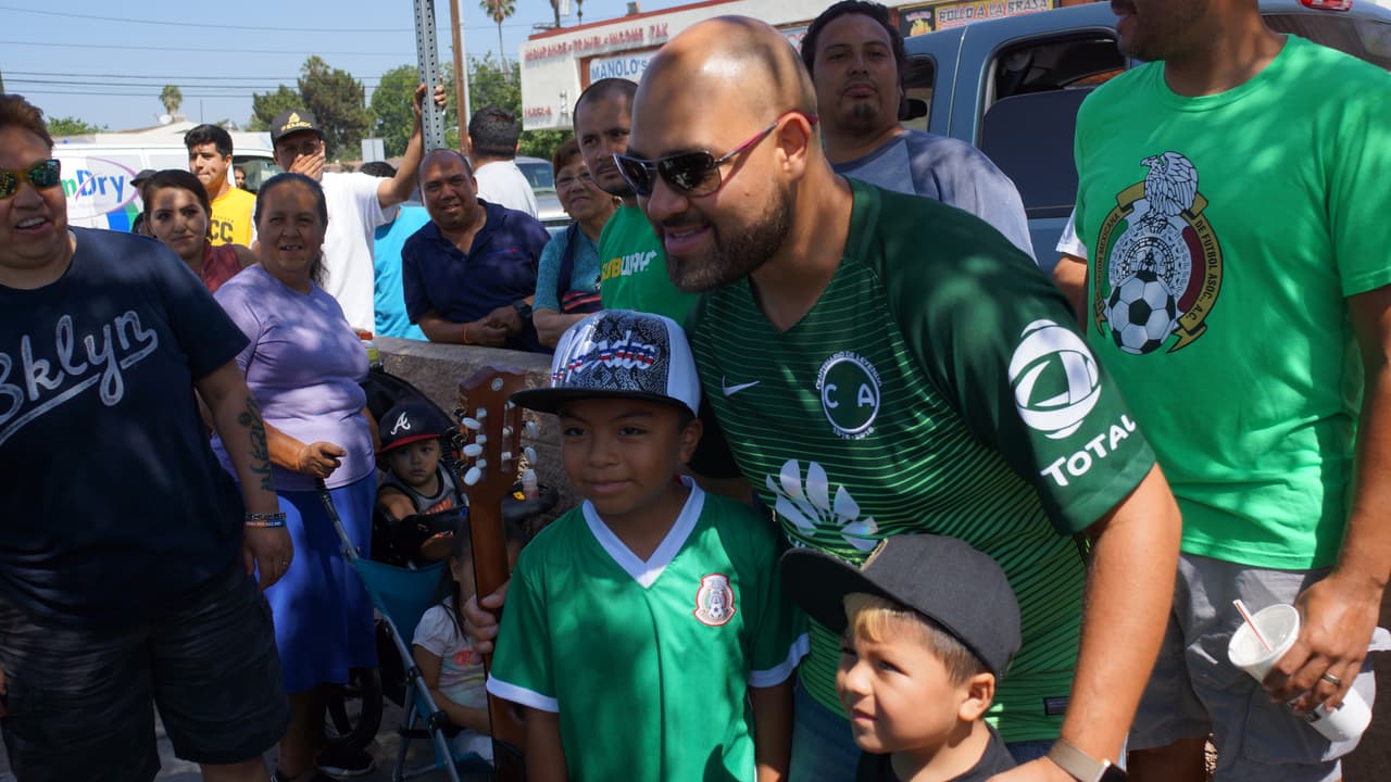La Hondureña confía en que su selección le gane a México y en un próximo partido, y no tiene problema con seguir pagando apuestas hasta lograr que El Feo y El Pelón sean los que paguen el siguiente reto.