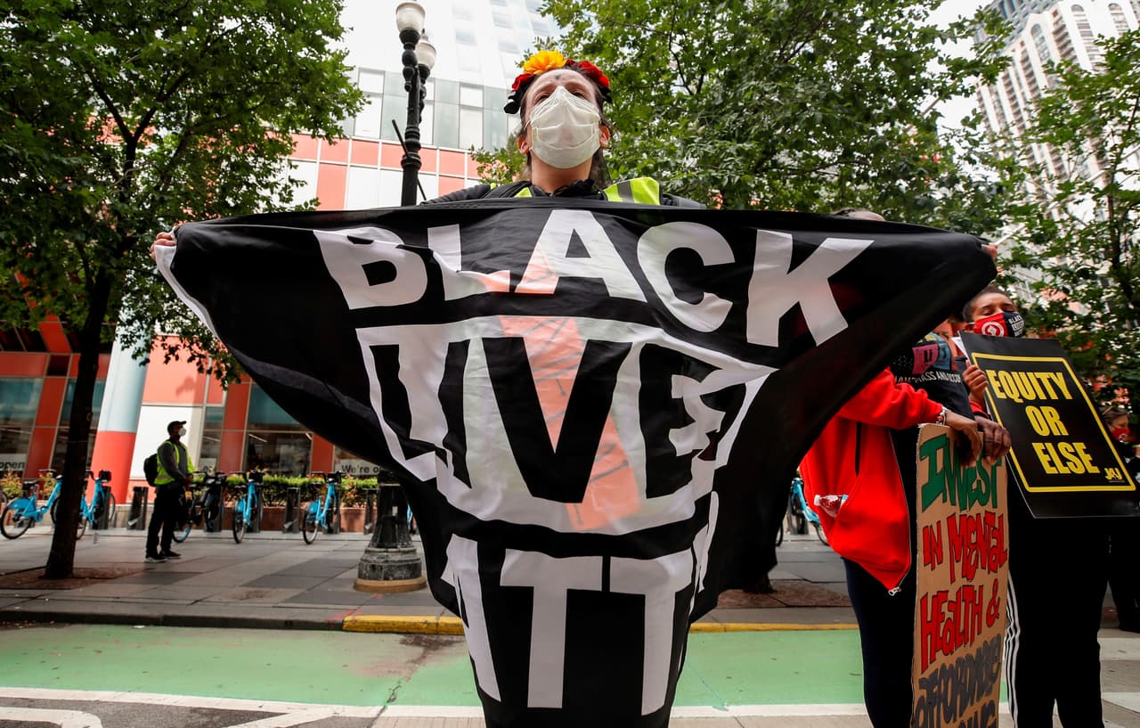 Un gran porcentaje de votantes de California respalda al movimiento Black Lives Matter, según encuesta 