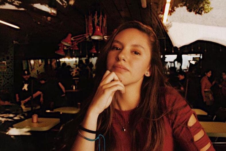 Daniela Parra dijo que se siente en medio entre su padre y su hermana: "Yo sí la conozco y la conocí como mi hermana, dentro de mí tenía la esperanza de 
<b>que abriera los ojos</b>". 
<br>