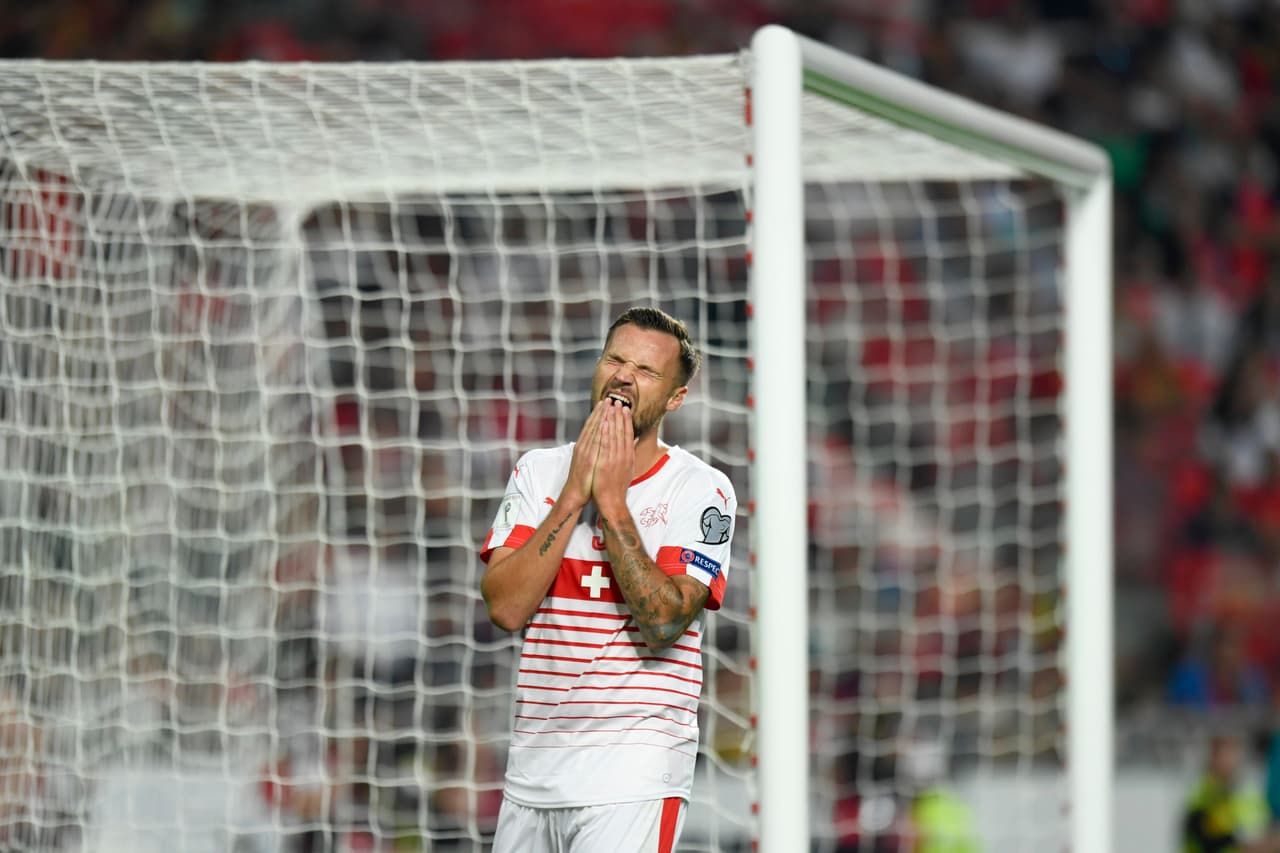 Tras el 2-0, la más clara para los suizos la tuvo Seferovic luego de un remate de Xhaqiri, quien intentó desviar el balón pero no lo suficiente para vencer a Ruí Patricio.