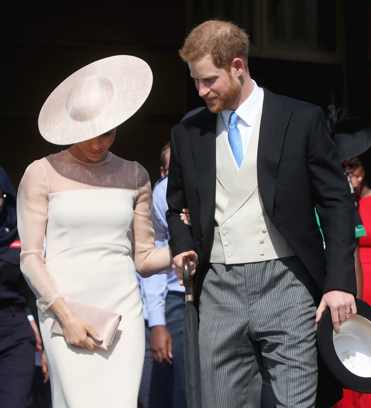 Ya el 
<b><a href="https://www.univision.com/entretenimiento/con-la-boda-de-su-hermano-harry-el-principe-william-se-podria-quitar-un-peso-de-encima">príncipe William</a></b> y la duquesa de Cambridge, 
<b><a href="https://www.univision.com/entertainment/celebrity/la-transformacion-kate-middleton-fotos">Kate Middleton</a>,</b> habían hecho lo mismo tras jurarse amor eterno el 29 de abril de 2011 en la Abadía de Westminster, en Londres.