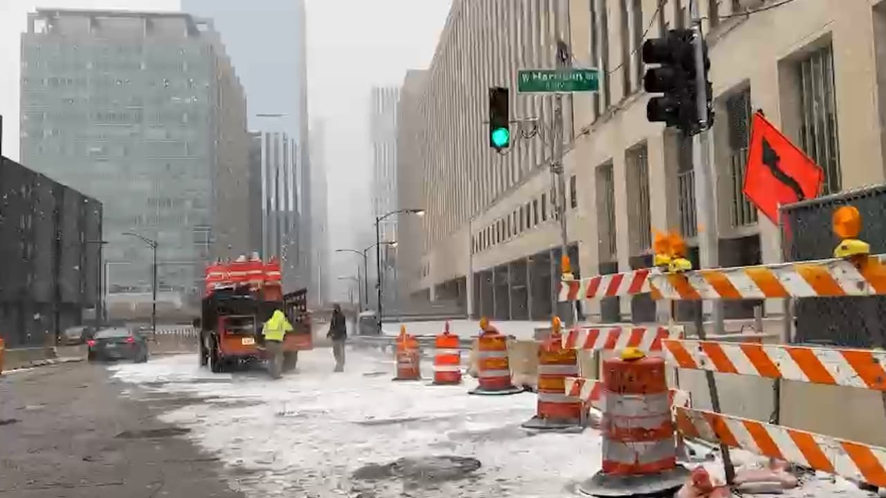 Chicago y otras ciudades de Illinois recibieron una tormenta invernal que trajo además de algunas pulgadas de nieve bajas temperaturas y fuertes vientos. En algunas zonas, el termómetro cayó hasta los -5 grados Fahrenheit, mientras que la sensación térmica lllegó a los -25 Fahrenheit. En Chicago, estas condiciones hicieron más dura la vida a quienes se encuentran en las calles.