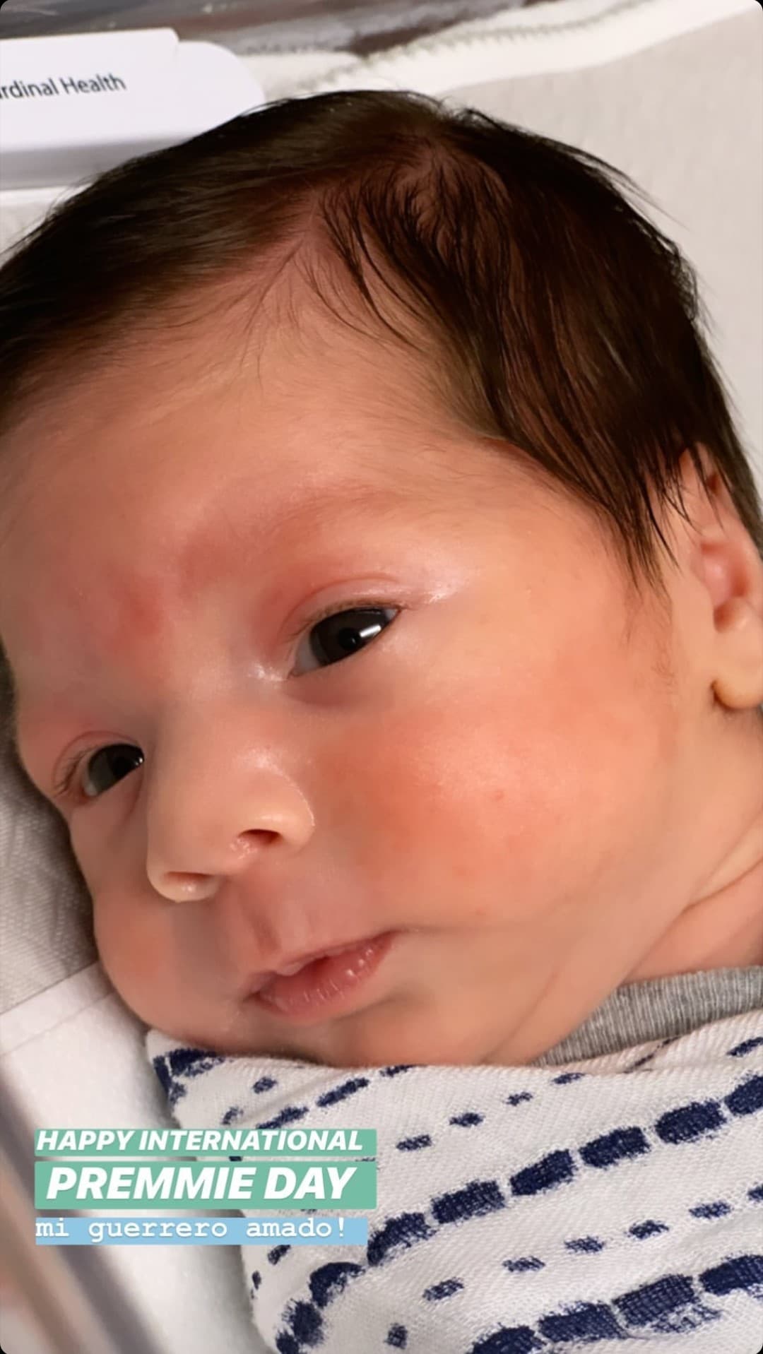 "Feliz Día Internacional de los Bebés Prematuros (pequeños con una gran misión). Hace 39 días descubrí cual era el rol de una mamá con un bebé en una terapia intensiva neonatal", así comenzó el texto en el que describe su experiencia en esta etapa de su vida.