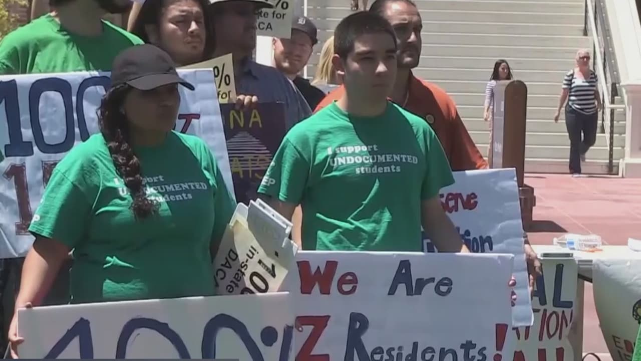 “Este es nuestro hogar”: dreamers de Arizona reaccionan ante el futuro de DACA