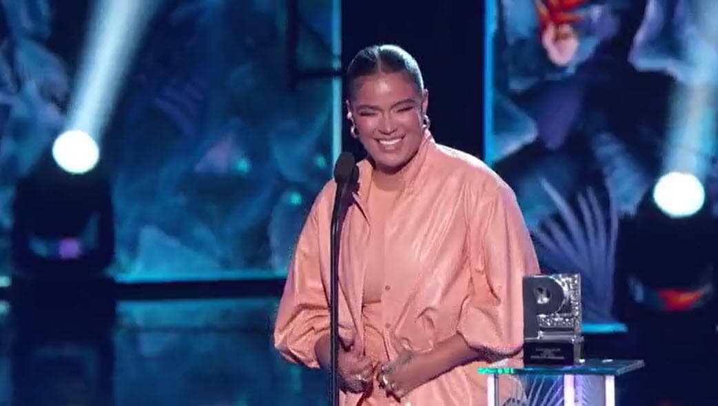 Sin embargo, fue en la entrega de Premios Juventud en 2020 cuando las críticas sobre su físico 
<b>la hicieron llorar.</b>
<br>