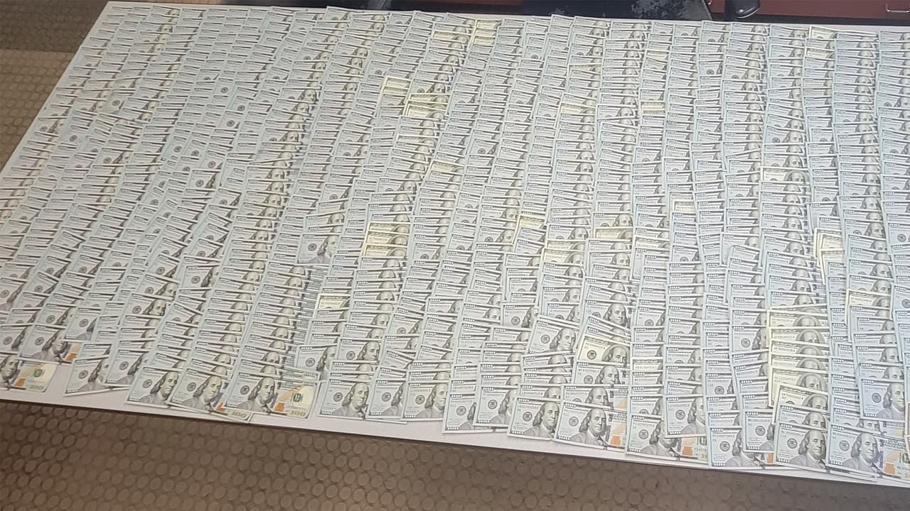 La Policía pide a quien tenga información sobre estos hechos comunicarse al Departamento de Policía de Glenwood al 708-753-2420 o al 911.