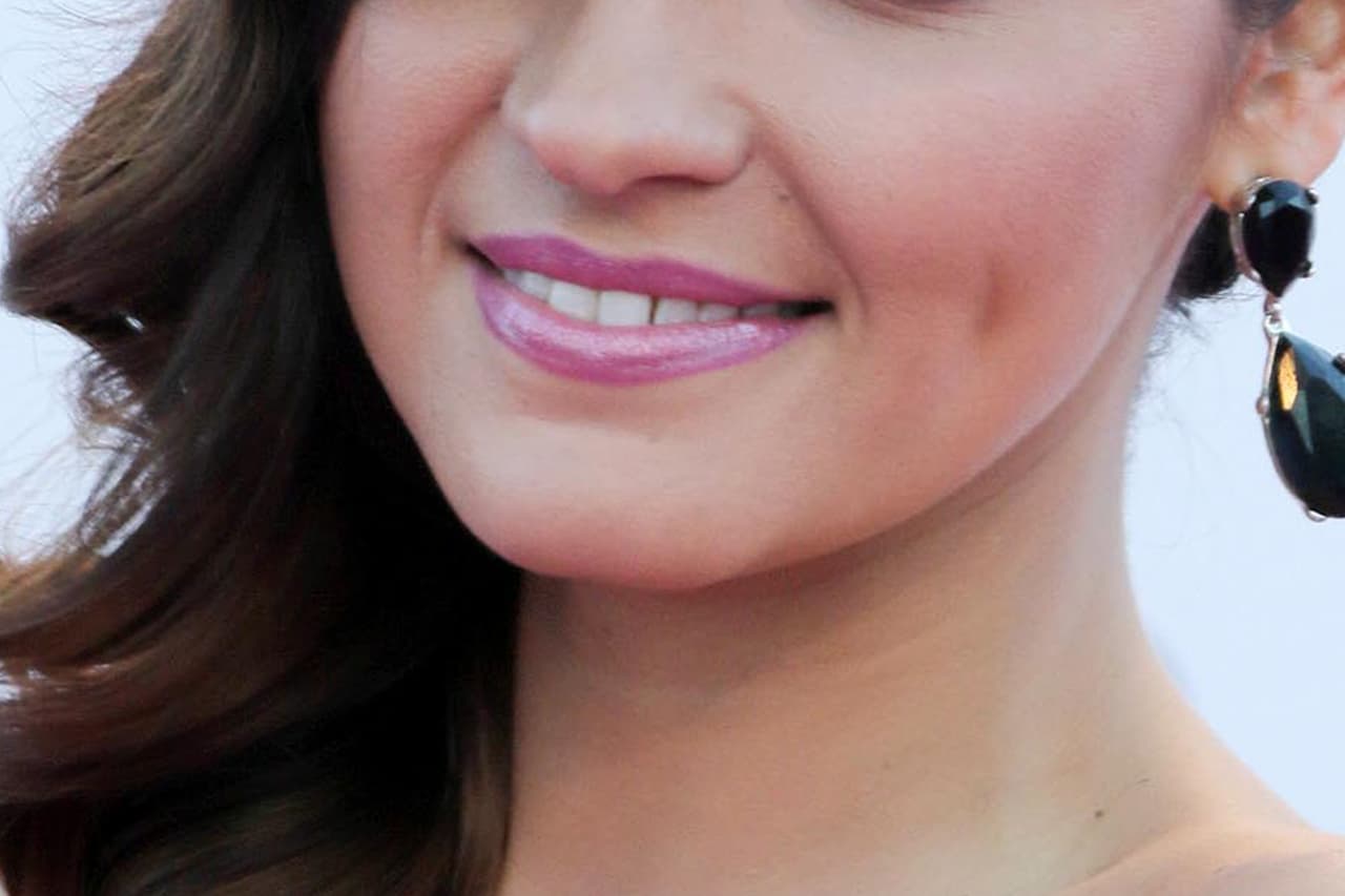 Además de tener unos labios divinos posee un talento impresionate: canta, baila, ha sido parte del elenco de Premio Lo Nuestro y actúa.