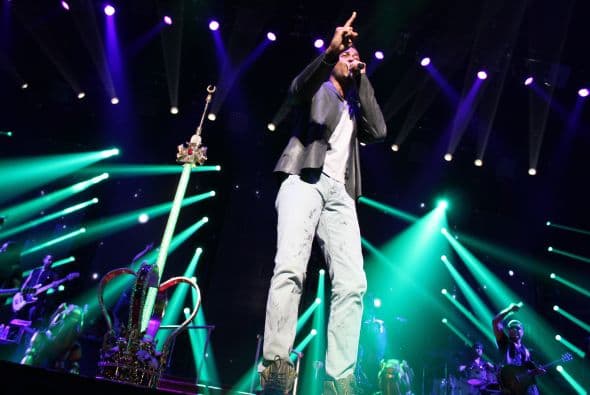 El Rey de la Bachata tuvo casa llena en el Toyota Center este miércoles, ve aquí las mejores imágenes de la noche.