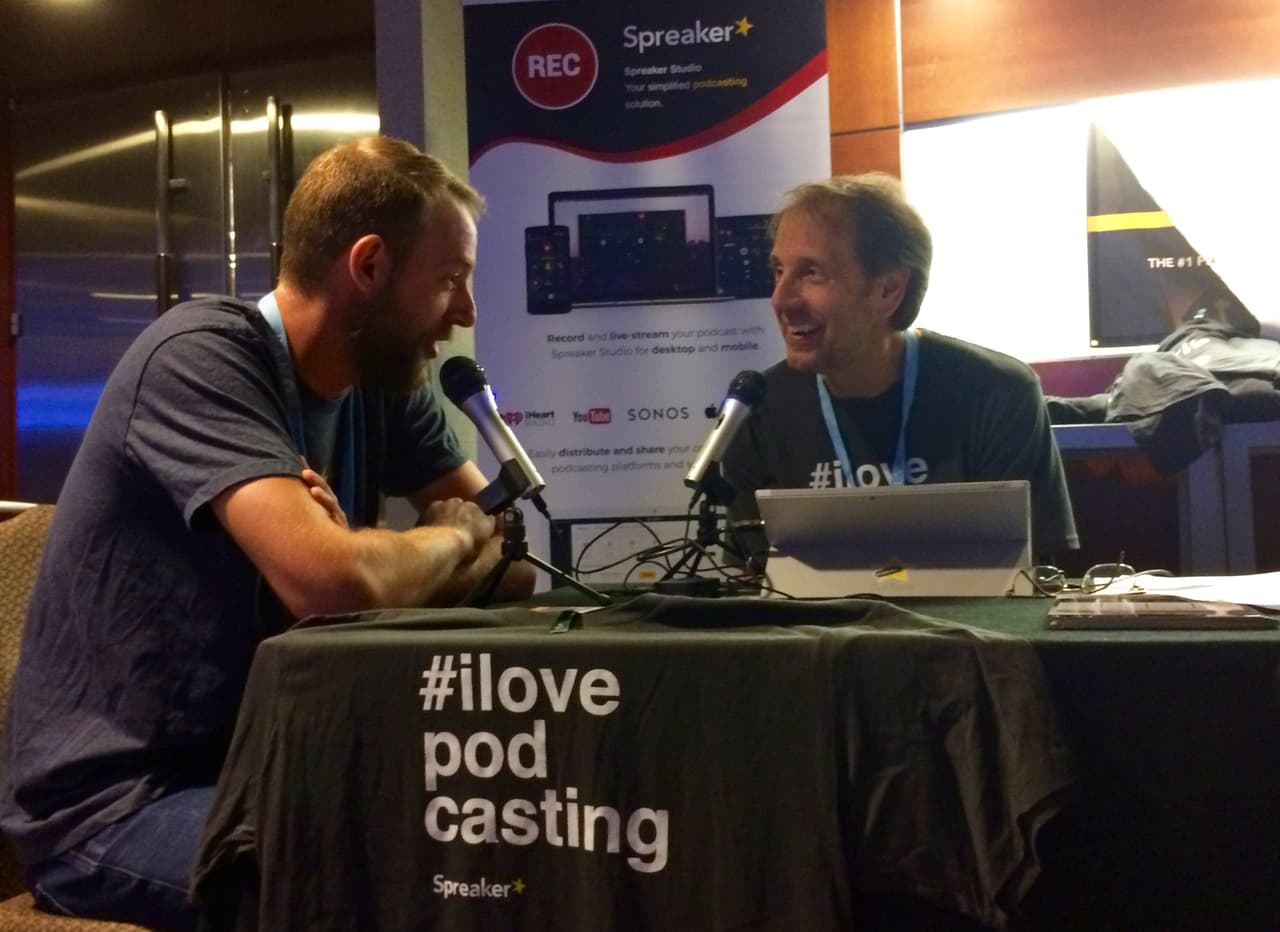 Los podcasters aman entrevistar y ser entrevistados.